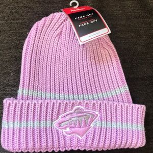 NWT WOMENS WILD HOCKEY HAT